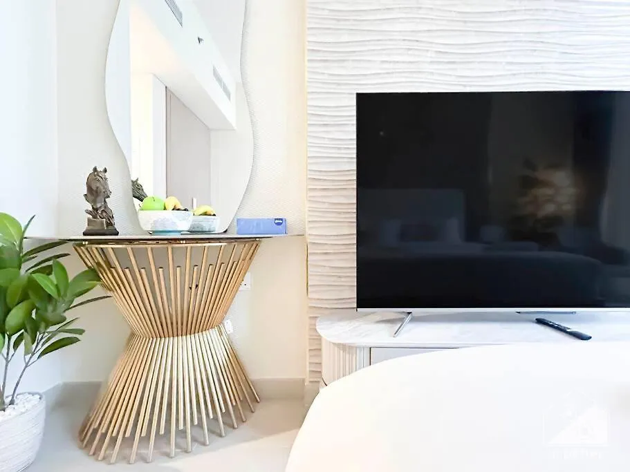 Sleek Studio In Azizi Riviera With Modern Comforts Dubaï Appartement